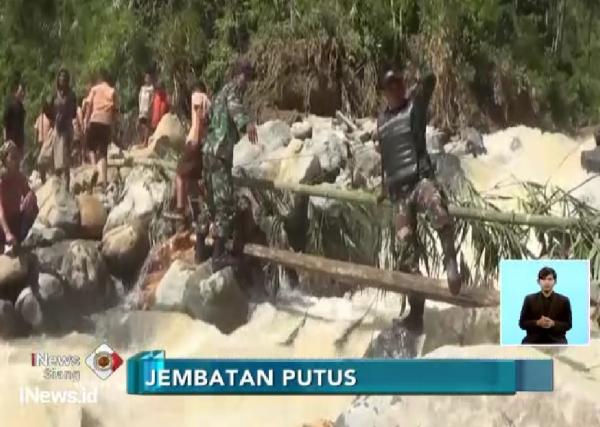 Demi Bersekolah 500 Siswa Nekat Seberangi Sungai